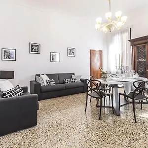 Rialto Design Boutique R&r , Venice Italy